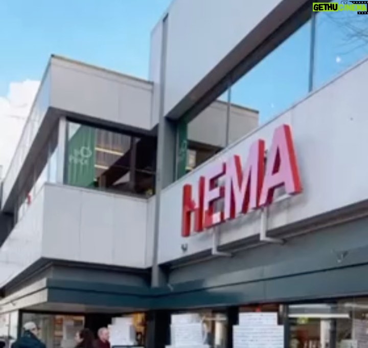 Ma'Ma Queen - 3.4K Likes - Wat een droom; MaβMa x Hema!
What a dream! A non-binary trans feminine Drag Artist modeling for @hemanederland, the Dutch most famous Wearhouse. Known for their Hema-hotdogs π & Hema-tompouce. Right now I am only visible in Hilversum and from the 6th of april also in Alkmaar but fingers crossed you can see me soon in every Hema in the Netherlands!
I am proud of you @hemanederland that, in this day and age where the world feels smaller but the distance between people feels bigger, @hemanederland choses to include a person like me to represent their Hema-family. Thank you so much!
β₯οΈ
Team: @hemanederland @bartkleijzen , Martine Buis, Leonie Verlaan
Concept & fotograaf: @rose.schildwacht
Creative fotografie producer: @claudiaeva_schmidt
Styling: @meikelinthorst
Pruik: @vivaldified
Make-up: @iammamaqueen
Shoes: @silhouette_schoenen
Haar en make up on set: @daphneweijers
Bureau: @totalcreationnl
Agency: @thedragagency
Special thanks to @missabbyomg for letting me borrow your wig π