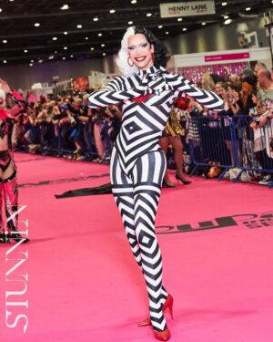 Ma'Ma Queen Instagram - Spreading love on the pink carpet @rupaulsdragcon London 2024! Thank you so much for the beautiful pictures @cyrieljacobs @stunnin.mag 

Thank you @licka_lolly for this Cruella d’Evil inspired hair! 
Outfit made by me ♥️
Special thanks to @xtraxceptit and @_macelton_ for being there every step of the way! For all your help, your amazing energy, you love and unconditional support. 
And ofcourse my love  @megan_schoonbrood , bless us for being besties celebrating this beautiful second drag con together. 💖