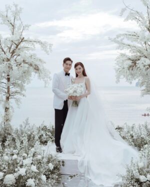 Ma Kwok-Ming Instagram - 謝謝老婆為老公安排咗個完美婚禮……
每個細節都很美……流程安排得很好……大家都玩得很開心……
😘😘😘
謝謝兄弟姊妹團……😎😎😎

outfit: @tomford 
shoes: @jimmychoo 
style director: @derekho_
styling: @willng_cc @creativecoven_

groomsmen outfits @ca_cindyalan