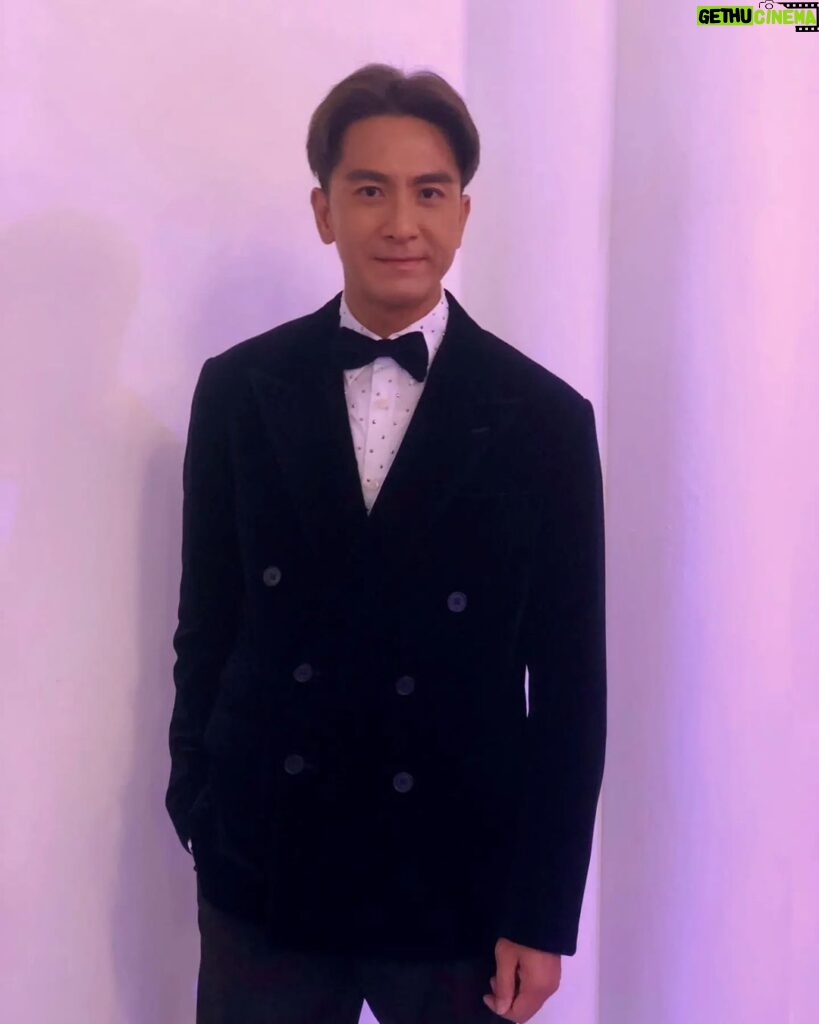 Ma Kwok-Ming Instagram - Asian Academy Creative Awards……😏😏😏 新加坡惠州會館200周年……😎😎😎 謝謝邀請……😊😊😊🙏🙏🙏 @elaine_yiu outfit: @ralphlauren shoes: @jimmychoo style director: @derekho_ styling: @willng_cc @creativecoven_