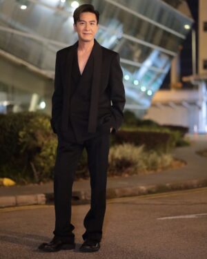 Ma Kwok-Ming Instagram - Tvb 生日快樂……🥳🥳🥳🎉🎉🎉🎊🎊🎊

outfit: @maisonvalentino
style director: @derekho_
styling: @willng_cc @creativecoven_