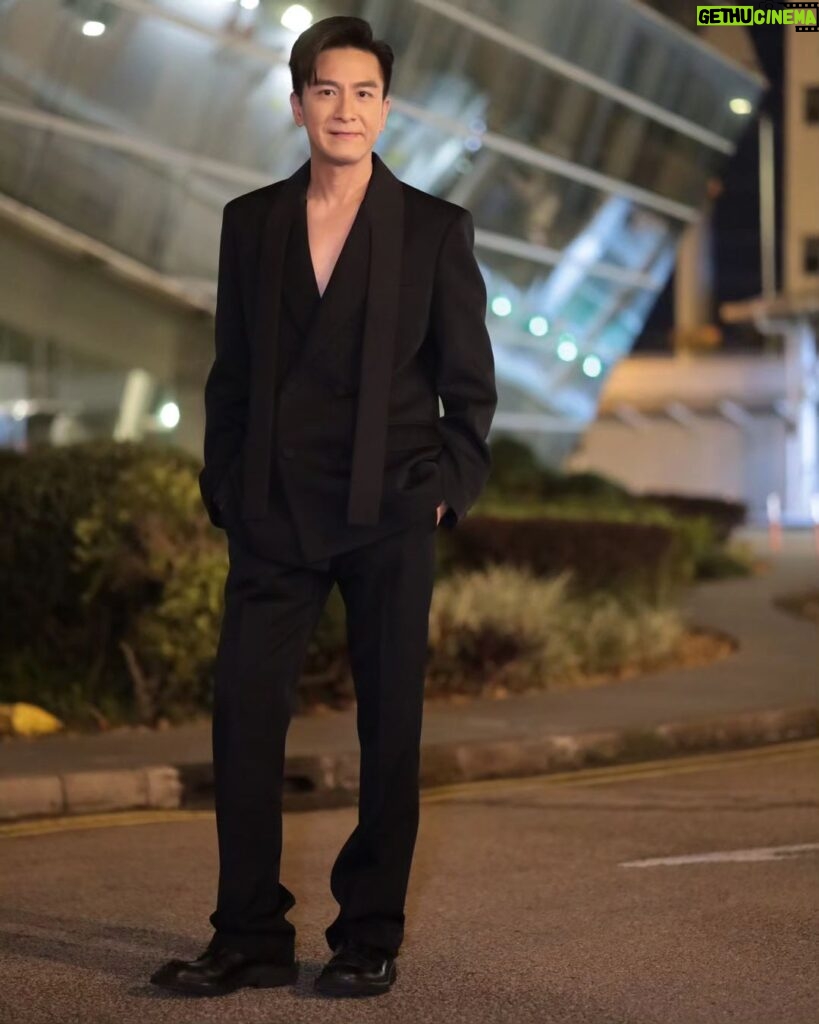Ma Kwok-Ming Instagram - Tvb 生日快樂……🥳🥳🥳🎉🎉🎉🎊🎊🎊 outfit: @maisonvalentino style director: @derekho_ styling: @willng_cc @creativecoven_