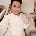 Ma Kwok-Ming Instagram – 「世界級難題」❗️❗️❗️

好事一定要成雙，
所以今年母親節我好醒目準備咗✌️張 #ITSU按摩椅 送俾✌️位母親大人，係咪好乖仔呢~~掂呀！👍😎

💋 母親節快樂 🌹 

😘 多謝媽咪無微不至嘅照顧！
🤗 多謝 #ITSU 按得媽咪好舒服！

#大師體現 #反轉概念 🔃
#唔好再問我跌落水救邊個先😆 #掂呀
#母親節快樂