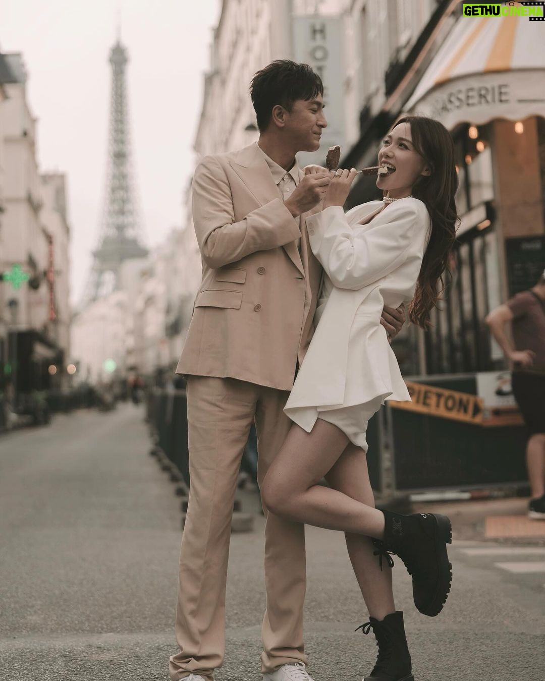 Ma Kwok-Ming - 175.5K Likes - 一直沒有放婚紗照,
因為想保持一下神秘感給婚禮的來賓,
忍了這麼久,終於可以發了!
非常感謝 @alden_chenyin 小白老師base在巴黎的團隊,
整個法國婚紗照之旅非常順利,
妝化小姐姐們也非常專業!
非常喜歡拍出來效果
所以婚禮也決定一定要邀請小白老師,
所有賓客都非常喜歡出來的效果
也特別感謝 @misselvani 的介紹才認識小白老師😚
👰♀️
White wedding gown @trinitybridal @ritavinieris
🤵♂️
black suit @alexandermcqueen
shoes @ysl
Beige suit @ralphlauren
style director @derekho_
styling @wiling_cc @creativecoven_