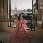 Ma Kwok-Ming Instagram - 一直沒有放婚紗照， 因為想保持一下神秘感給婚禮的來賓， 忍了這麼久，終於可以發了！ 非常感謝 @alden_chenyin 小白老師base在巴黎的團隊， 整個法國婚紗照之旅非常順利， 妝化小姐姐們也非常專業！ 非常喜歡拍出來效果 所以婚禮也決定一定要邀請小白老師， 所有賓客都非常喜歡出來的效果 也特別感謝 @misselvani 的介紹才認識小白老師😚 👰‍♀️ White wedding gown @trinitybridal @ritavinieris 🤵‍♂️ black suit @alexandermcqueen shoes @ysl Beige suit @ralphlauren style director @derekho_ styling @wiling_cc @creativecoven_