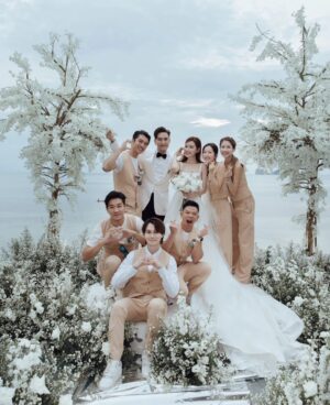 Ma Kwok-Ming Instagram - 謝謝老婆為老公安排咗個完美婚禮……
每個細節都很美……流程安排得很好……大家都玩得很開心……
😘😘😘
謝謝兄弟姊妹團……😎😎😎

outfit: @tomford 
shoes: @jimmychoo 
style director: @derekho_
styling: @willng_cc @creativecoven_

groomsmen outfits @ca_cindyalan