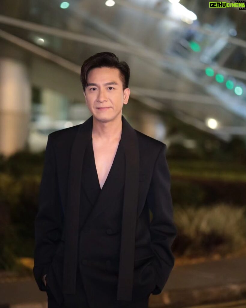 Ma Kwok-Ming Instagram - Tvb 生日快樂……🥳🥳🥳🎉🎉🎉🎊🎊🎊 outfit: @maisonvalentino style director: @derekho_ styling: @willng_cc @creativecoven_