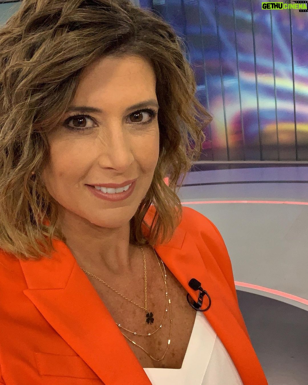 Macarena Pizarro - 2K Likes - Lista para una nueva edición de @chvnoticias suerte para todos!!! (Collar🍀 @daianarosse )