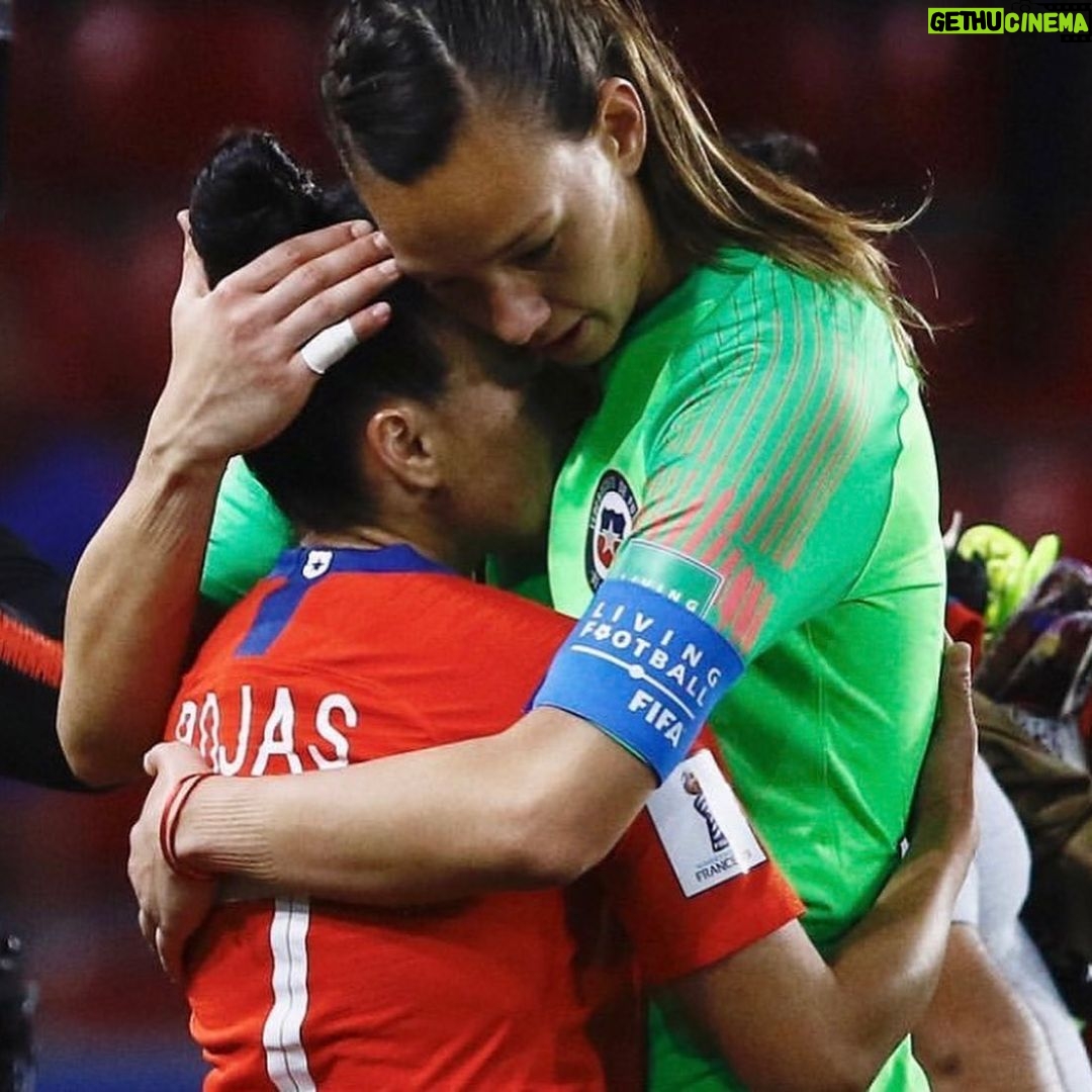 Macarena Pizarro - 1.4K Likes - Gracias campeonas!!! 🇨🇱 Por enseñarnos que nuestros sueños no tienen límites!!! 💪🏻 Esto recién comienza!! @tianeendler @laroja #larojafemenina