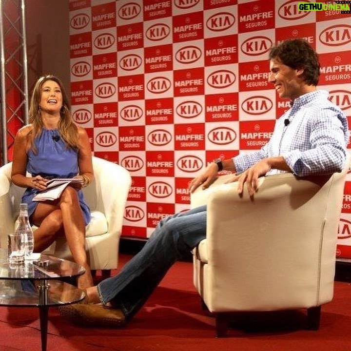 Macarena Pizarro Instagram - Hablando de ídolos.... el 2014 tuve la suerte de entrevistar al 12 veces campeón de Roland Garros @rafaelnadal 🎾 @kiachile ❤️ Muy buena onda, cercano y sencillo!!