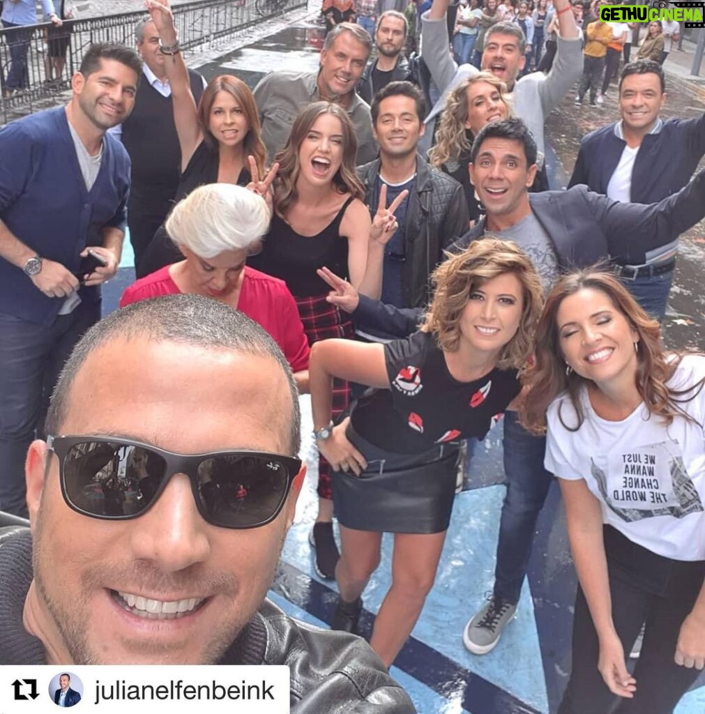 Macarena Pizarro Instagram - Siguen los recuerdos del fin de semana.... reído y bailado!! 💃🏼 🕺 Qué buena onda son todos mis compañeros de @chilevision !!!