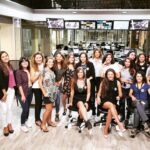 Macarena Pizarro Instagram - Estas son las mujeres bacanas de @chvnoticias. Las que día a día trabajan frente y tras cámaras por el periodismo, un campo donde las mujeres hemos ganado nuestro espacio gracias a otras valientes que abrieron el camino en un oficio que era sólo de hombres. Por ellas, por nosotras, por ustedes... y también por los compañeros que nos tratan con respeto profesional e igualdad, este 8MVamosContigo!!! Chilevisión