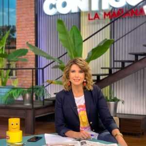 Macarena Pizarro Instagram - De noche y de mañanita!!! Ahora en @chvnoticias y tempranito en @contigochv. Cuídense todos!!!❤️
