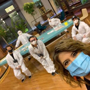 Macarena Pizarro Instagram - De noche y de mañanita!!! Ahora en @chvnoticias y tempranito en @contigochv. Cuídense todos!!!❤️