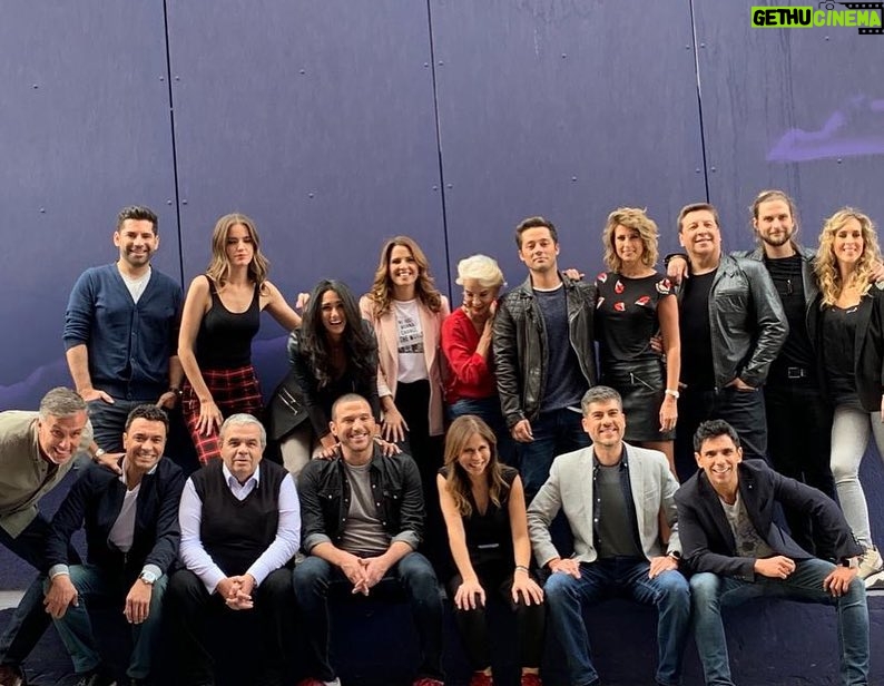 Macarena Pizarro - 1.1K Likes - Aquí los chiquilllos de @chilevision preparando una sorpresa!! #vamoscontigo