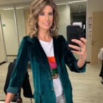 Macarena Pizarro Instagram - Pasapalabra . . chaqueta 🧥@bebalunamoda makeup 💄@alezuazo_makeup pelo 💇‍♀️@machehair