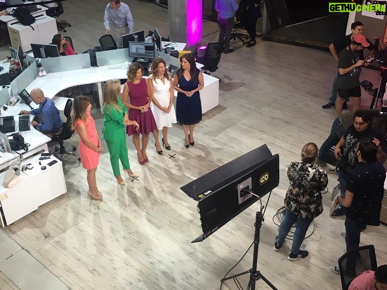 Macarena Pizarro - 1.1K Likes - Backstage del #8m en @chvnoticias y @cnnchile con @karinaalvarezv @la_monsealvarez @monicarincon2017 @burgos.matilde