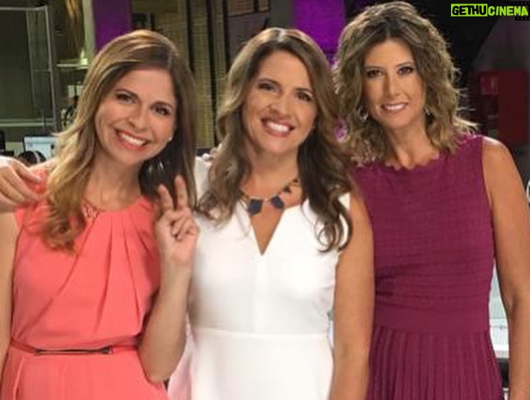 Macarena Pizarro - 1.1K Likes - Backstage del #8m en @chvnoticias y @cnnchile con @karinaalvarezv @la_monsealvarez @monicarincon2017 @burgos.matilde