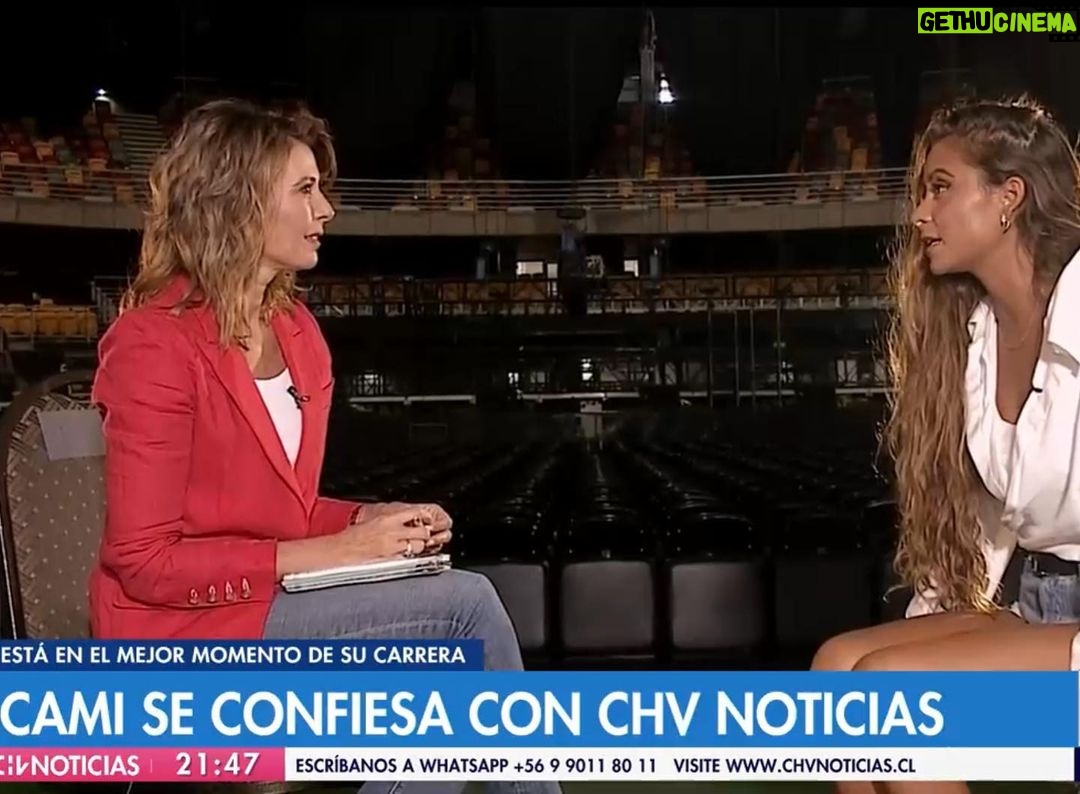 Macarena Pizarro - 1K Likes - En el 2019 entrevisté a @cami justo antes de su concierto en el Movistar Arena. Fue una linda conversación, profunda y sincera. Después fuimos a ver en su show con mis hijas. Mañana, sábado,estará de nuevo en ese mismo escenario y habíamos comprado entradas, pero no podremos ir. Así es que me gustaría regalárselas a alguna fanática que se muera de ganas de ir!!! La primera que la pida en los comentarios se las lleva (son 2). Por favor sólo pídela si estás segura de que las va a usar!! Suerte!!!
….YA SE FUERON!! Así de rápido 🤷♀️ Besos a todos! Suerte para la próxima!!