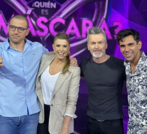 Macarena Pizarro Instagram - Falta muy poco!!!!! Los esperamos el lunes 1 de Noviembre junto a @maneswett @julianelfenbeink @crissancheztv @cristianriquelmecroque @icata en La Máscara!! Muchas gracias @jpqueralto por la nota y por la linda foto!!!!