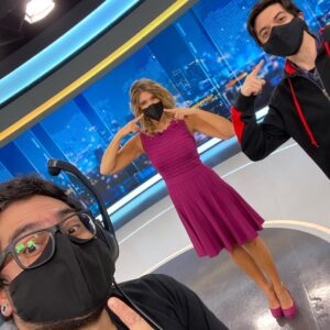 Macarena Pizarro Instagram - Listos para un nuevo noticiero @chvnoticias y @cnnchile 🎥 con @boige_86 y @superkofy 😷

Mi mascarilla es de  @promedinsumos3