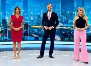 Macarena Pizarro Instagram - Todo comenzó en el 2017 con el programa Aquí está Chile, luego vinieron cientos de coberturas especiales, estallido, pandemia, elecciones miles, debates y guerra… Gracias @cnnchile por todo lo aprendido y por las amistades ganadas!!! Nos seguiremos viendo en los pasillos de Machasa. @daniel_m_t @monicarincon2017 @burgos.matilde @viviencina @superkofy @boige_86  y tantos tantos más!!!!