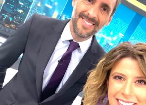 Macarena Pizarro Instagram - Todo comenzó en el 2017 con el programa Aquí está Chile, luego vinieron cientos de coberturas especiales, estallido, pandemia, elecciones miles, debates y guerra… Gracias @cnnchile por todo lo aprendido y por las amistades ganadas!!! Nos seguiremos viendo en los pasillos de Machasa. @daniel_m_t @monicarincon2017 @burgos.matilde @viviencina @superkofy @boige_86  y tantos tantos más!!!!