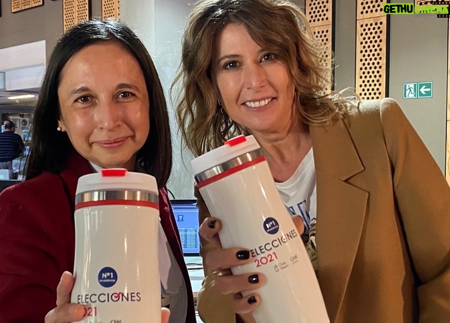 Macarena Pizarro - 2K Likes - Todo comenzó en el 2017 con el programa Aquí está Chile, luego vinieron cientos de coberturas especiales, estallido, pandemia, elecciones miles, debates y guerra… Gracias @cnnchile por todo lo aprendido y por las amistades ganadas!!! Nos seguiremos viendo en los pasillos de Machasa. @daniel_m_t @monicarincon2017 @burgos.matilde @viviencina @superkofy @boige_86 y tantos tantos más!!!!