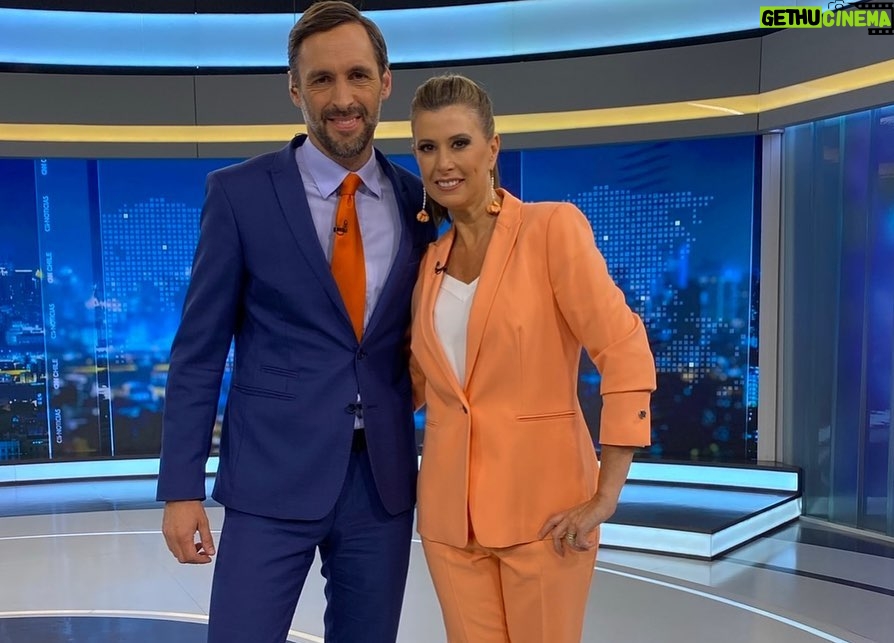 Macarena Pizarro - 2K Likes - Todo comenzó en el 2017 con el programa Aquí está Chile, luego vinieron cientos de coberturas especiales, estallido, pandemia, elecciones miles, debates y guerra… Gracias @cnnchile por todo lo aprendido y por las amistades ganadas!!! Nos seguiremos viendo en los pasillos de Machasa. @daniel_m_t @monicarincon2017 @burgos.matilde @viviencina @superkofy @boige_86 y tantos tantos más!!!!