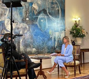 Macarena Pizarro Instagram - La primera entrevista al Presidente Gabriel Boric en La Moneda. Con @yamaguchi.rodrigo @imagenesdechilejk @pazdiazs y la selfie sacada por el propio Presidente.