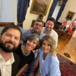 Macarena Pizarro Instagram – La primera entrevista al Presidente Gabriel Boric en La Moneda. Con @yamaguchi.rodrigo @imagenesdechilejk @pazdiazs y la selfie sacada por el propio Presidente.
