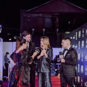 Macarena Pizarro Instagram - #premiosestrellas2021 ⭐️
@chvnoticias 
@majo_olas styling 
@makarena_montaner 👗
@alezuazo_makeup 💄
@pablozamoranoruiz 💇‍♀️
@majocontreras3d 💍
@manicure_impress 💅🏻