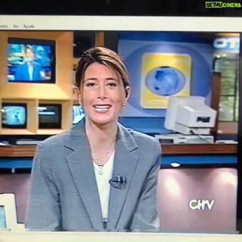 Macarena Pizarro - 1.7K Likes - Año 2002... Recién partiendo en la conducción de noticias. 😱 Pura juventud!!!!
Gracias por el video a la mamá de la @carolinasofia3 que con chochera grababa los noticieros ❤️