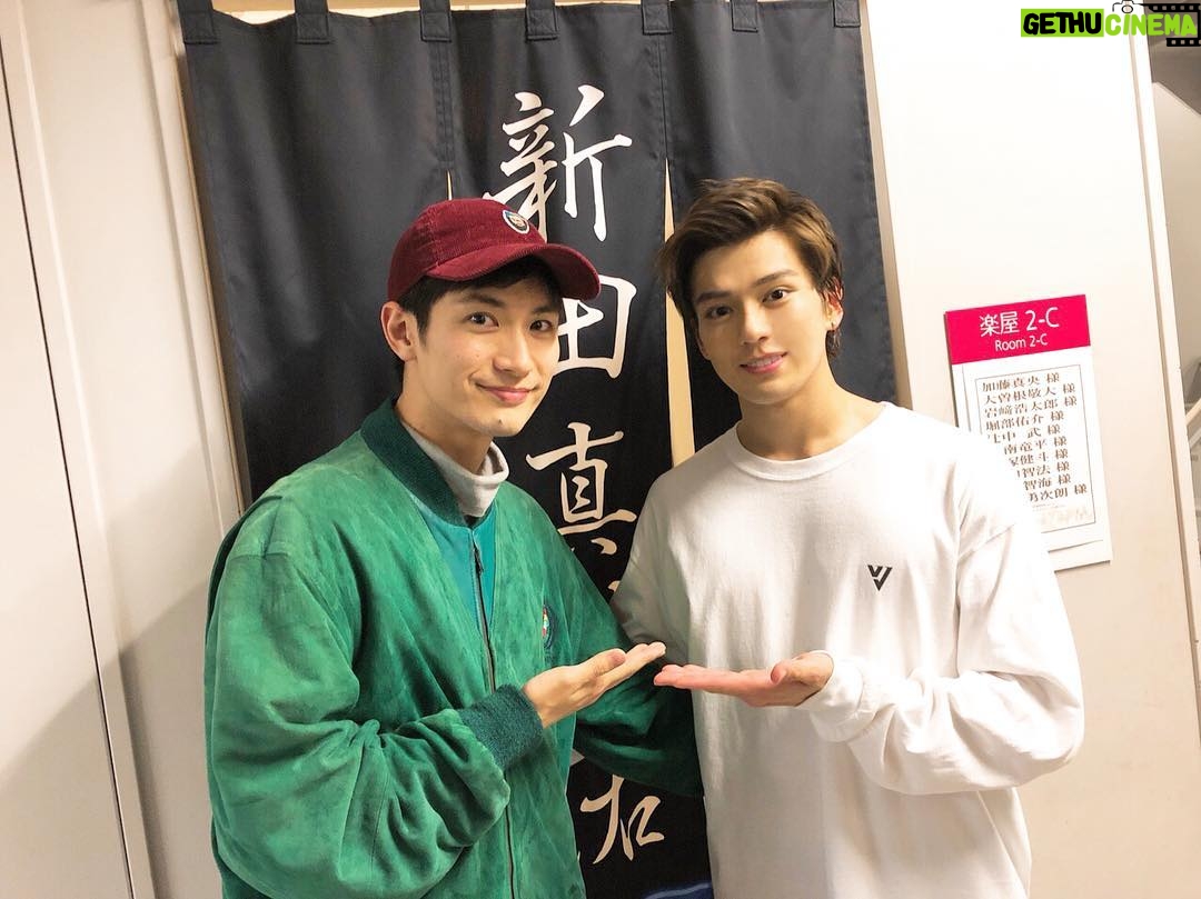 Mackenyu Instagram - 地球ゴージャス ZERO✴︎TOPIA 三浦春馬様。 みにきてくれました。 震えました、、 嬉しいです。 ありがとうございます。 #地球ゴージャス #星の大地に降る涙 #海盗セブン #ZEROTOPIA #ゼロトピア
