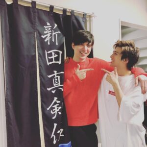 Mackenyu Instagram - 地球ゴージャス
ZERO✴︎TOPIA
城田の優くん。
観にきてくれました。
優くんありがとう！
前回の地球ゴージャス
The Love Bugs.
最高でした。
明日は昼公演。
劇場でお待ちしてます。
#地球ゴージャス 
#ZEROTOPIA 
#thelovebugs