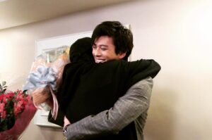 Mackenyu Instagram - Thats a wrap!
Thanks “Kiss that Kills”
先日
トドメの接吻
オールアップしてきました
並木尊氏。
ありがとう。
最後、僕のアップまで待っていてくれたけんけん。
花束いただきました。
嬉しかった、、
一緒にお芝居できてよかった。
ありがとう。
#トドメの接吻