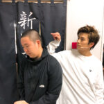 Mackenyu Instagram - 四角。 地球ゴージャス ZEROTOPIA 素晴らしいキャストの皆さんに囲まれて毎日幸せです。 早くZEROTOPIAをお届けしたいです。 4月9日から。 お楽しみに。 2枚目、 マット運動用のマットにサインをしているときに 岸谷さんが転がって来ている状況 Musical ZEROTOPIA Starts April 9th. In Japan. #ZEROTOPIA #地球ゴージャス