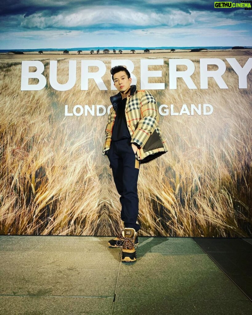 Mackenyu Instagram - @burberry #burberryouterwear