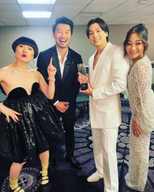Mackenyu Instagram - It was a pleasure being honored with the “Global Groundbreaker” award at the @unforgettablegala 🇺🇸
Thank you @character.media @asialab.kr