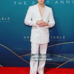 Mackenyu Instagram - It was a pleasure being honored with the “Global Groundbreaker” award at the @unforgettablegala 🇺🇸 Thank you @character.media @asialab.kr