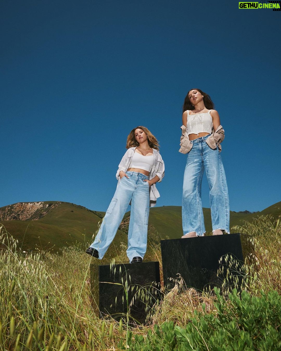 Mackenzie Ziegler Instagram - the new AE collection 💙 @americaneagle #aepartner #aejeans