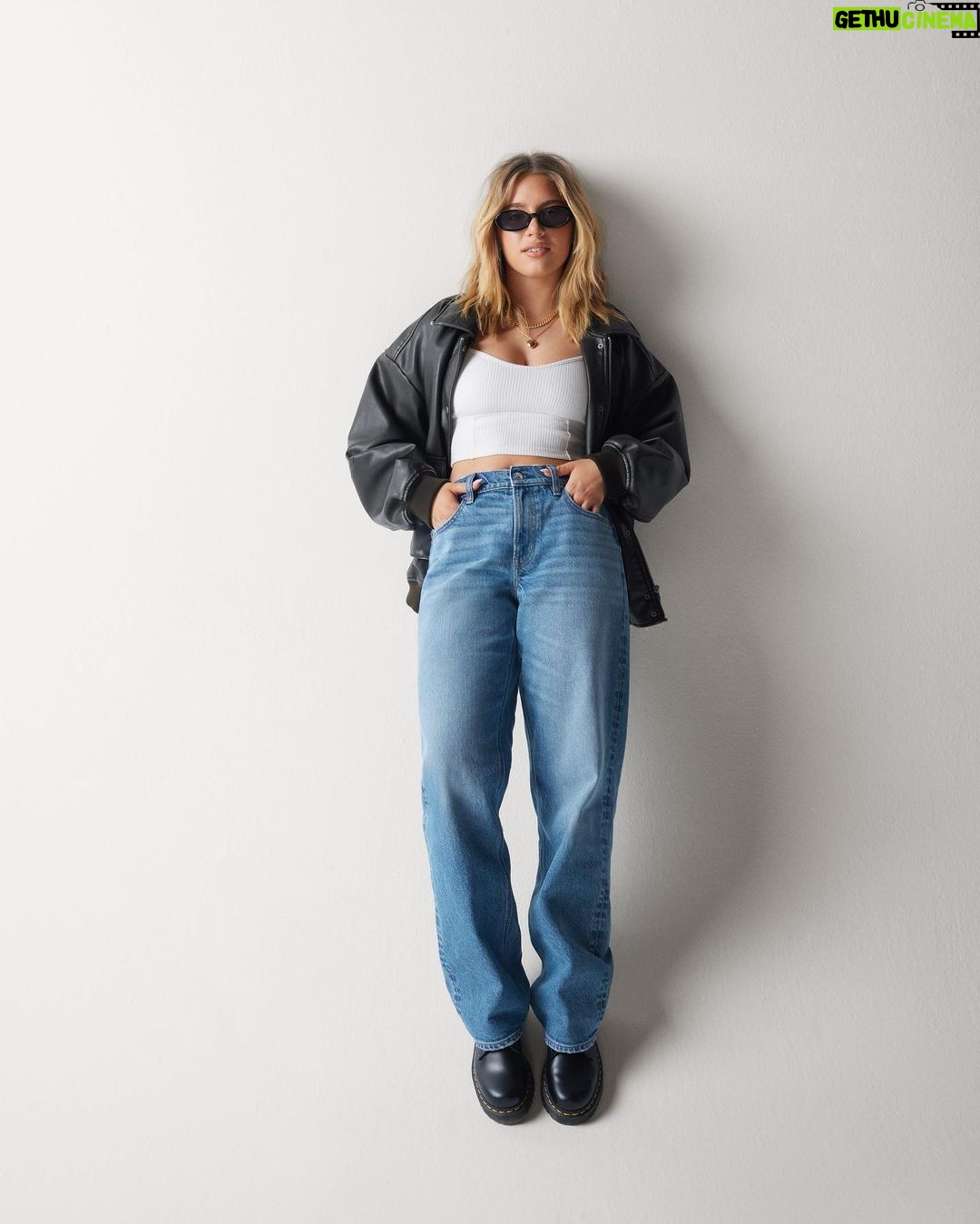 Mackenzie Ziegler Instagram - made a lot of memories over the last year with @americaneagle, all captured in our latest collection out now. shop online and in AE stores 🤍 #aejeans #aepartner