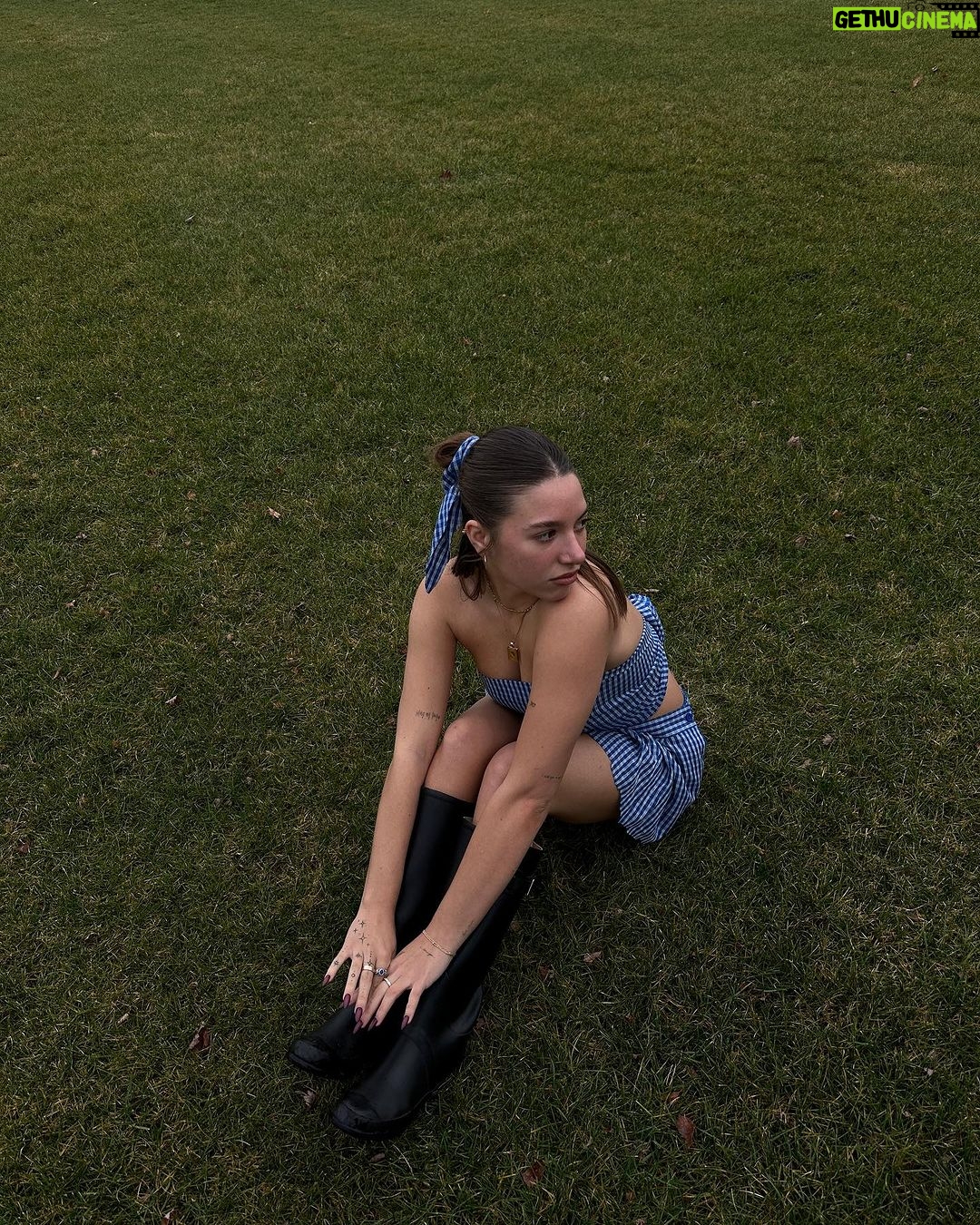 Mackenzie Ziegler Instagram - christmas eve