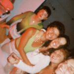 Madalena Aragão Instagram - 3 dos meus melhores amigos foram-se embora, cada um para sua casa nos seus países. O tempo foi cruel connosco, não foi? Passou demasiado rápido.. Não me deixou aproveitar cada milésima de segundo que passei convosco.. Voltem rápido! Venham visitar! A vida vai trazer-vos tantas coisas!! Estou ansiosa para vos ver a vingar e a crescer. Um obrigada não chega 💛 Minha Zuca, Vicky EN PLAN, e Oski bonito 🌸 Amo-vos a milhares de quilómetros de distância 🧡 Da vossa mais nova 🌼