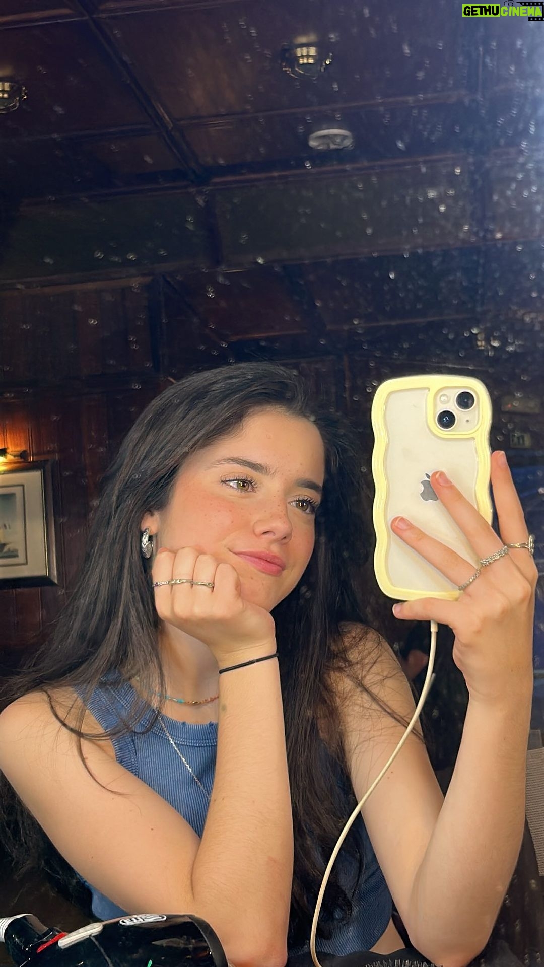 Madalena Aragão Instagram - 1 de Janeiro 🍓 Preparem-se porque esta turma ainda vai dar que falar 😇