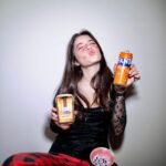 Madalena Aragão Instagram - Com FANTA, no Halloween os sustos estão garantidos! Prepara-te com um bom snack, uma Fanta, rodeia-te de amigos (vais precisar deles!) e entra na Casa Assombrada de Fanta, a casa mais assustadora deste Halloween. Preparado? Não te esqueças de fazer scan do QR code que está na tua lata da Fanta e descarrega a app. 👻 @fanta_pt #FantaHalloween #FantaSnacking #pub