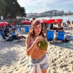 Madalena Aragão Instagram - pé na areia, caipirinha 🥥
