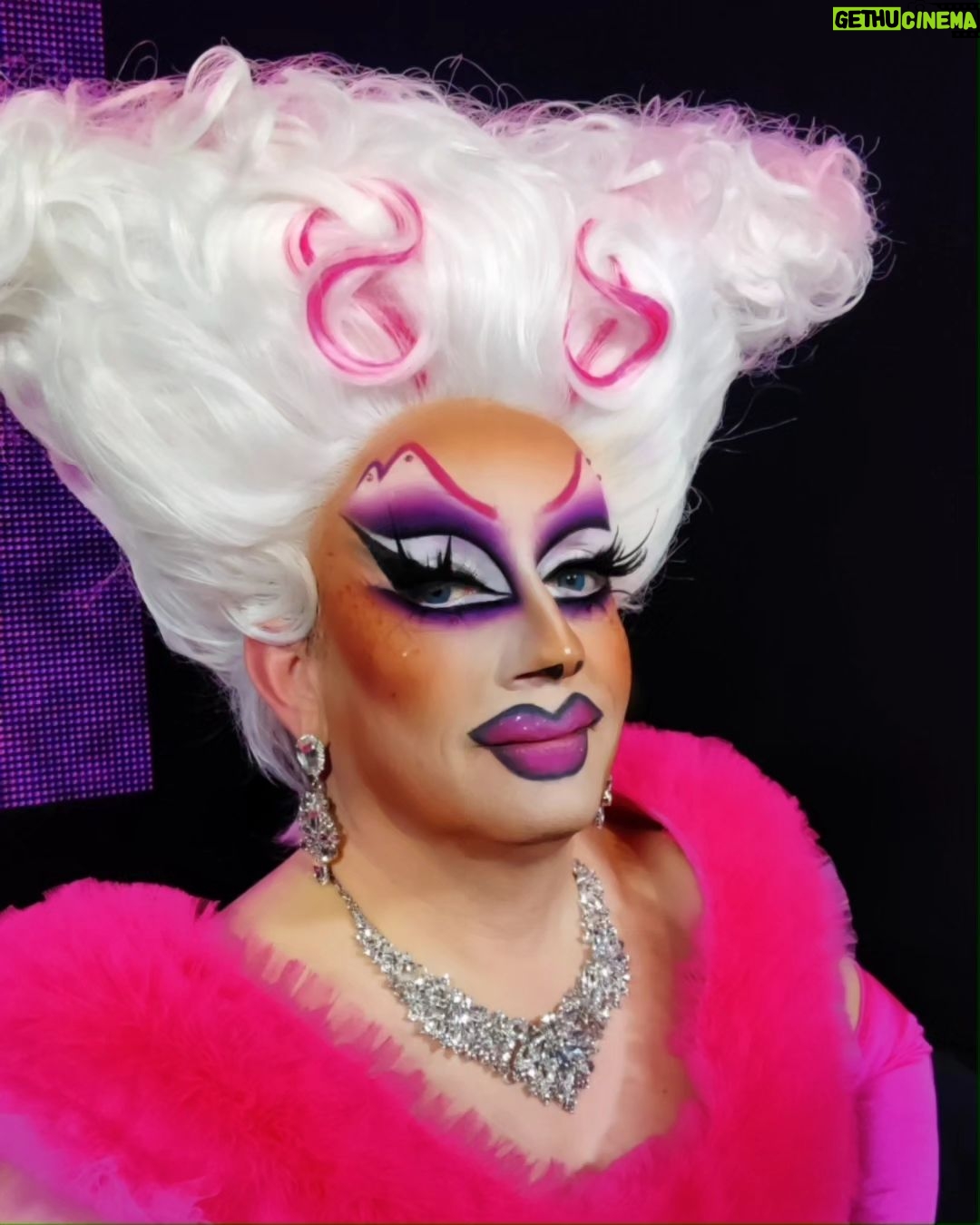 Madame Madness Instagram - Wer ist der Queen? Who is that queen? I had the pleasure of putting @wigaldboning in drag for VIVALADIVA the german version of Make Up Your Mind. Hair by @karlgadzali.wigdesign Lashes by @sistermarypatmccooter Production @herriemakersproductions @rtl_com Viva La Diva