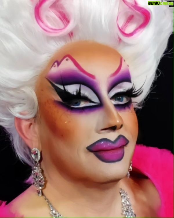 Madame Madness Instagram - Wer ist der Queen? Who is that queen? I had the pleasure of putting @wigaldboning in drag for VIVALADIVA the german version of Make Up Your Mind. Hair by @karlgadzali.wigdesign Lashes by @sistermarypatmccooter Production @herriemakersproductions @rtl_com Viva La Diva