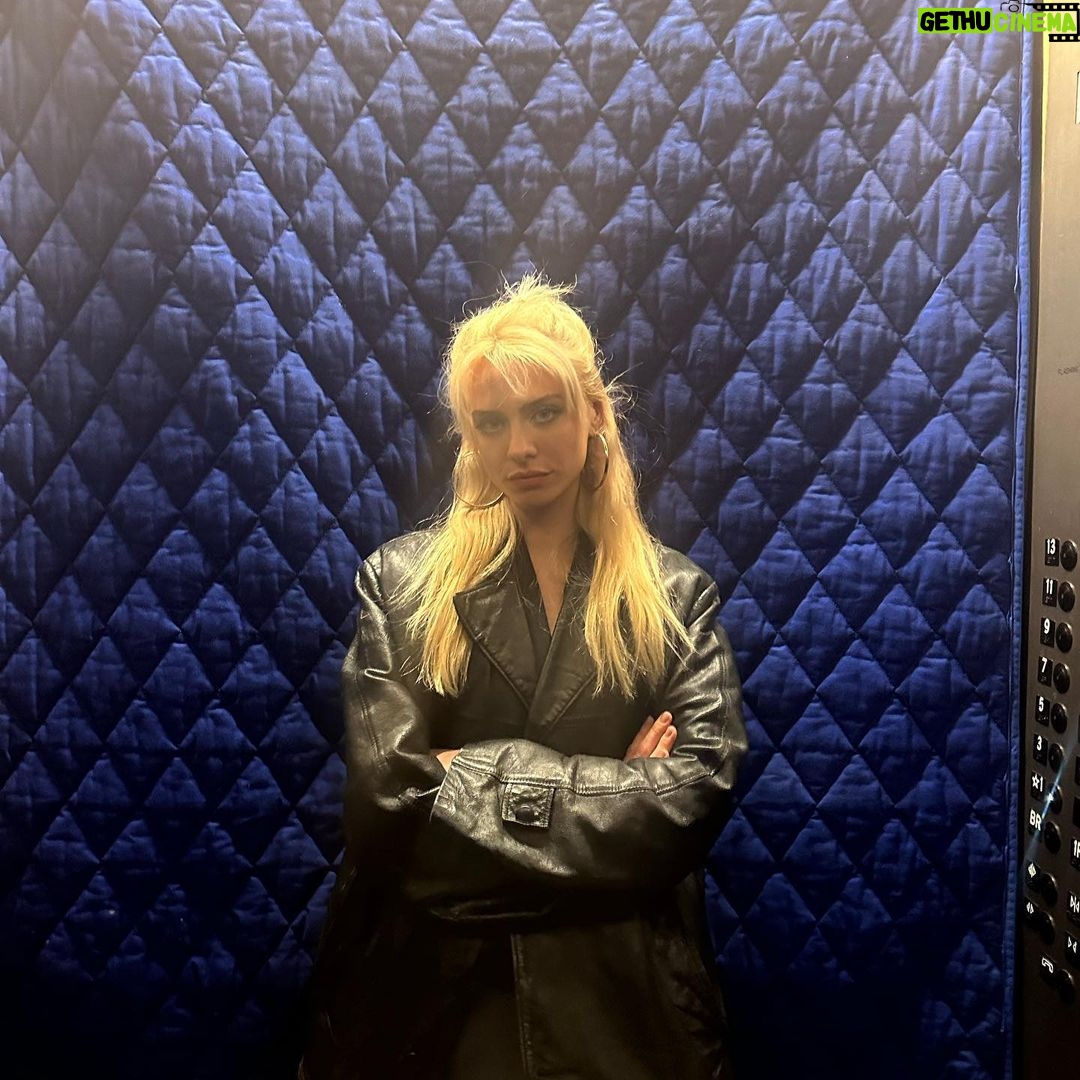 Maddie Phillips Instagram - i believe in god because i heard Neil deGrasse Tyson say “solar system” at the Knicks game New York City